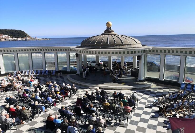 Bed and Breakfast Ainsley Court Guest House