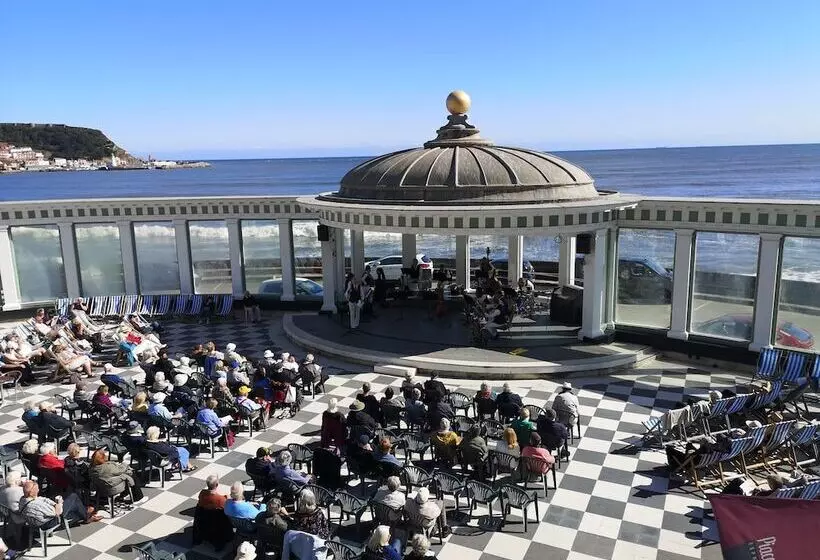 Bed and Breakfast Ainsley Court Guest House