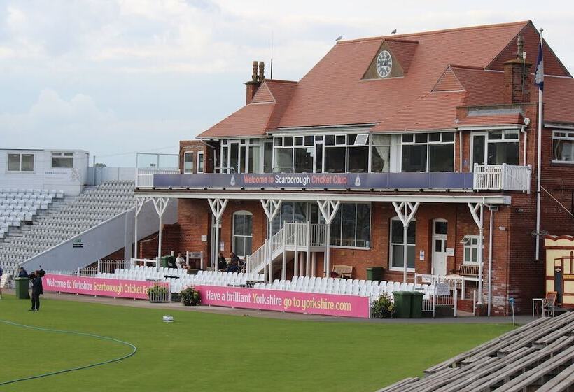 Bed and Breakfast Ainsley Court Guest House