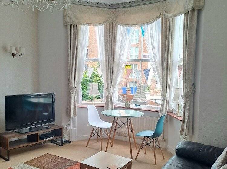 Bed and Breakfast Ainsley Court Guest House