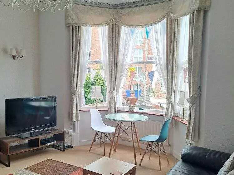 Bed and Breakfast Ainsley Court Guest House