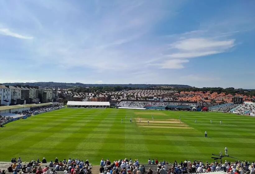 Bed and Breakfast Ainsley Court Guest House