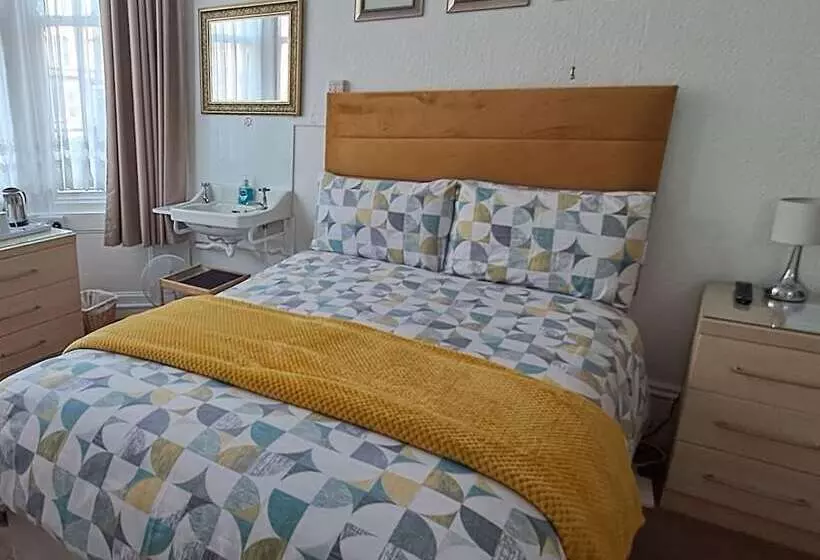 Bed and Breakfast Ainsley Court Guest House