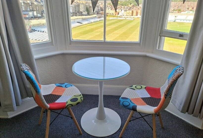 Bed and Breakfast Ainsley Court Guest House