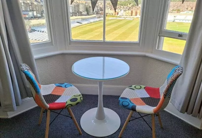 Bed and Breakfast Ainsley Court Guest House