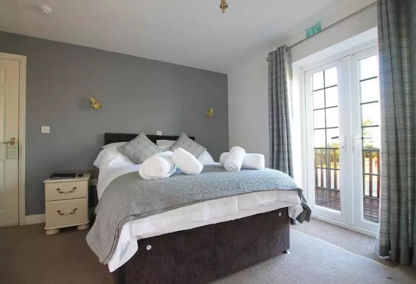 酒店 Halfway House Inn