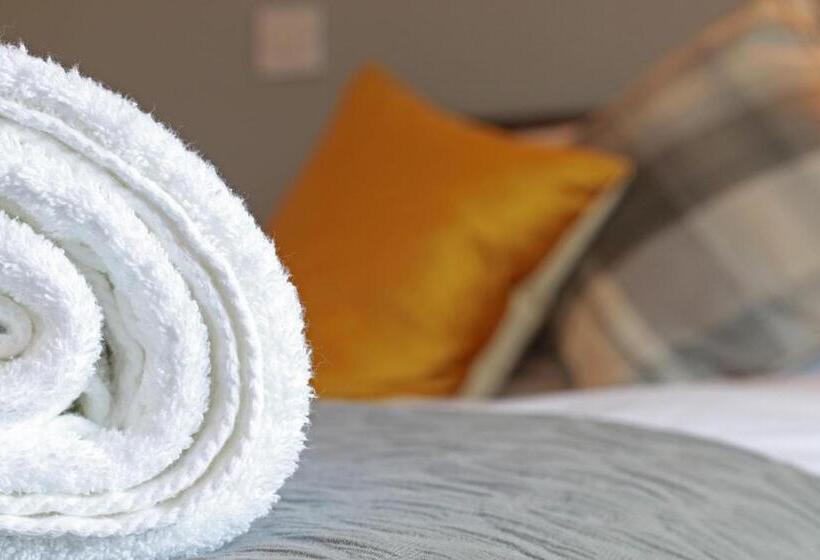 Отель Halfway House Inn