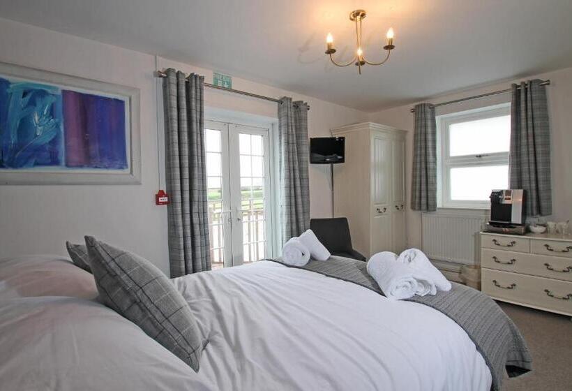 Отель Halfway House Inn