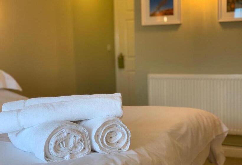 Отель Halfway House Inn