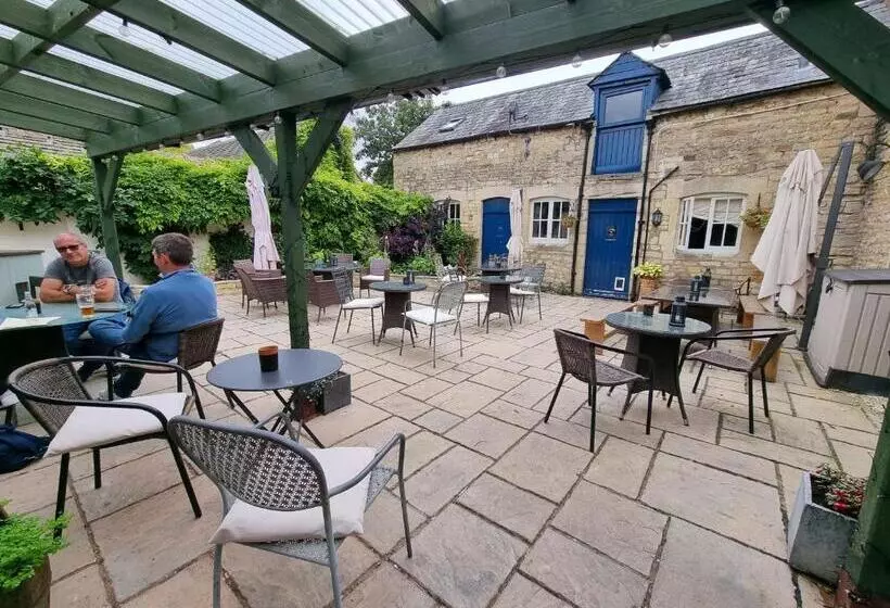 هتل The Golden Cross