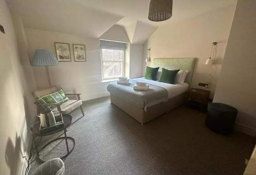 هتل The Golden Cross