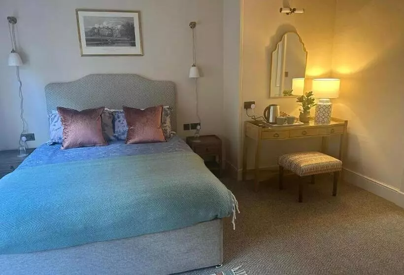 هتل The Golden Cross