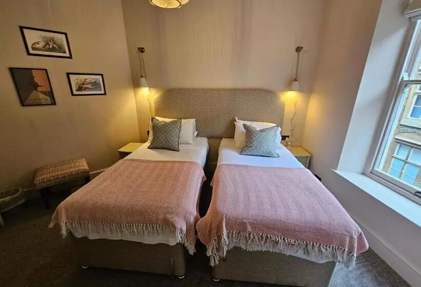 هتل The Golden Cross