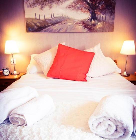 בית מלון כפרי The Rising Sun Inn