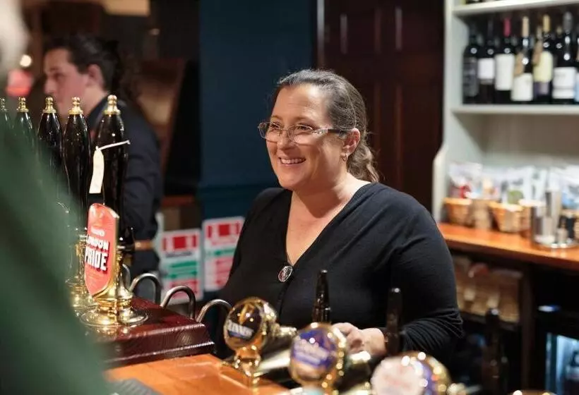 호텔 The Three Horseshoes East Worldham