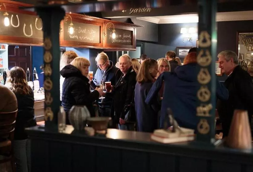 호텔 The Three Horseshoes East Worldham