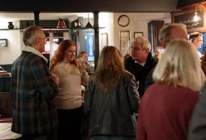 호텔 The Three Horseshoes East Worldham