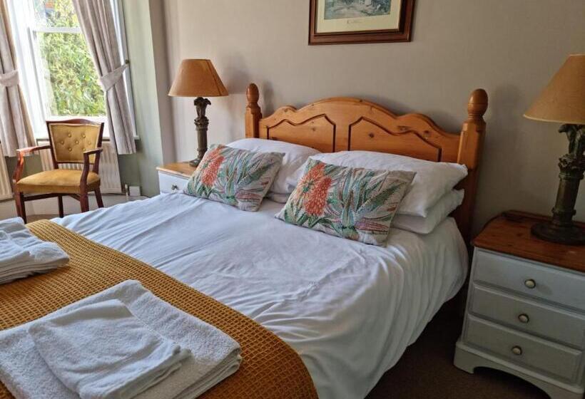 בית מלון כפרי The Three Horseshoes East Worldham