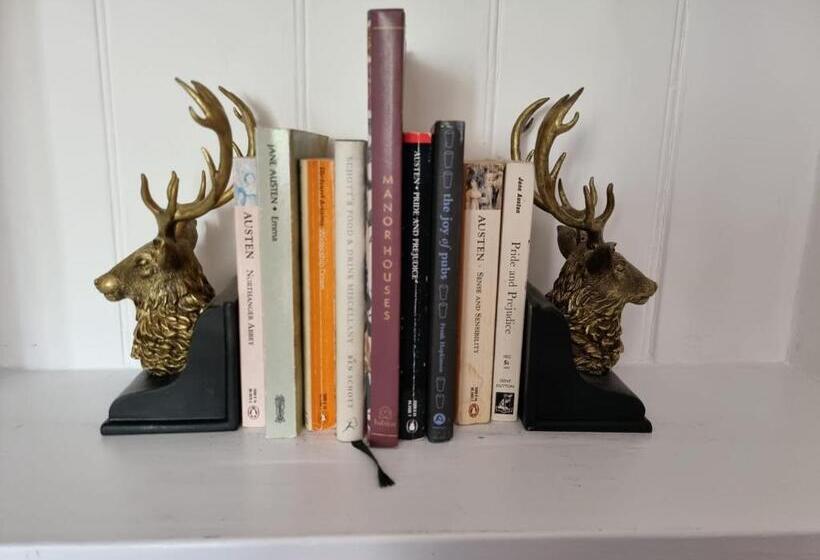 בית מלון כפרי The Three Horseshoes East Worldham