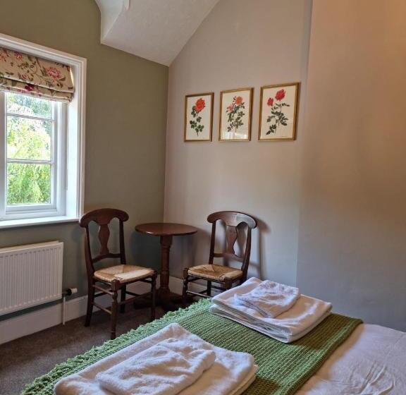 בית מלון כפרי The Three Horseshoes East Worldham