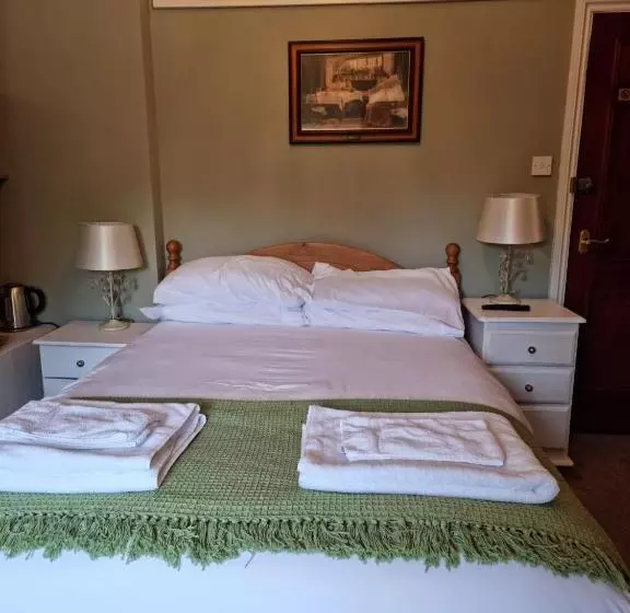 호텔 The Three Horseshoes East Worldham