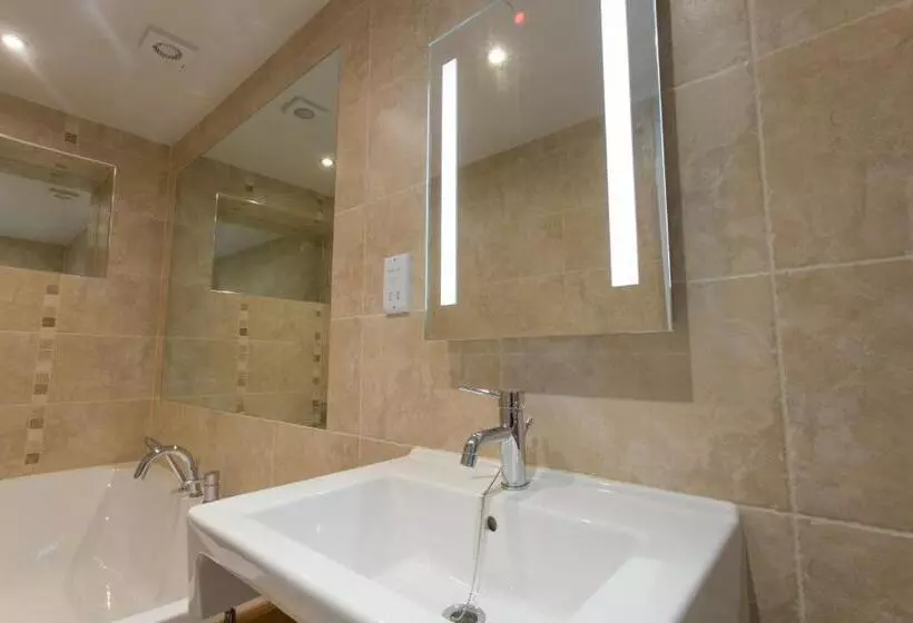 ホテル The Wheatsheaf