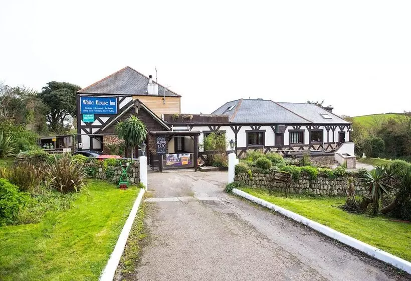 호텔 Lodge @ The Whitehouse Inn