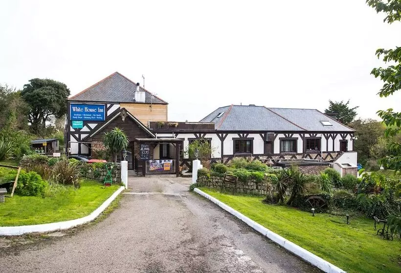 호텔 Lodge @ The Whitehouse Inn