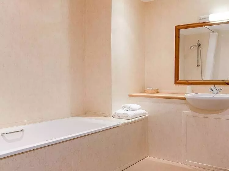 호텔 Lodge @ The Whitehouse Inn