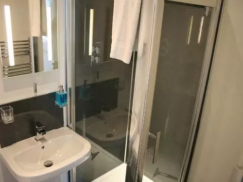 פנסיון Overcliff Lodge