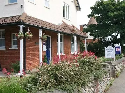 פנסיון Overcliff Lodge