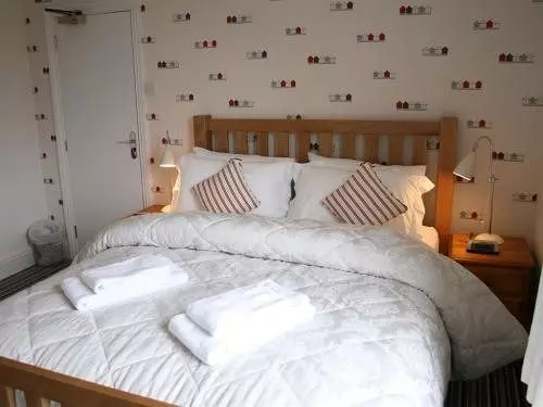 פנסיון Overcliff Lodge