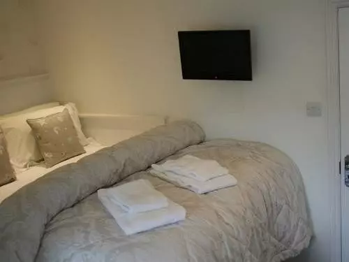 פנסיון Overcliff Lodge