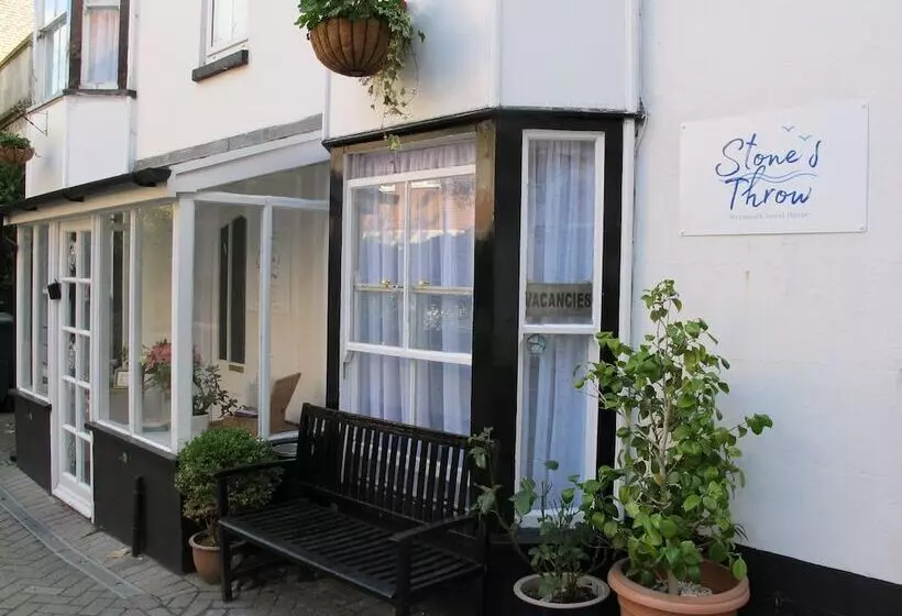 بنسيون Stone S Throw Guesthouse