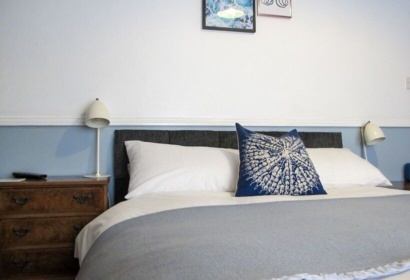 بنسيون Stone S Throw Guesthouse