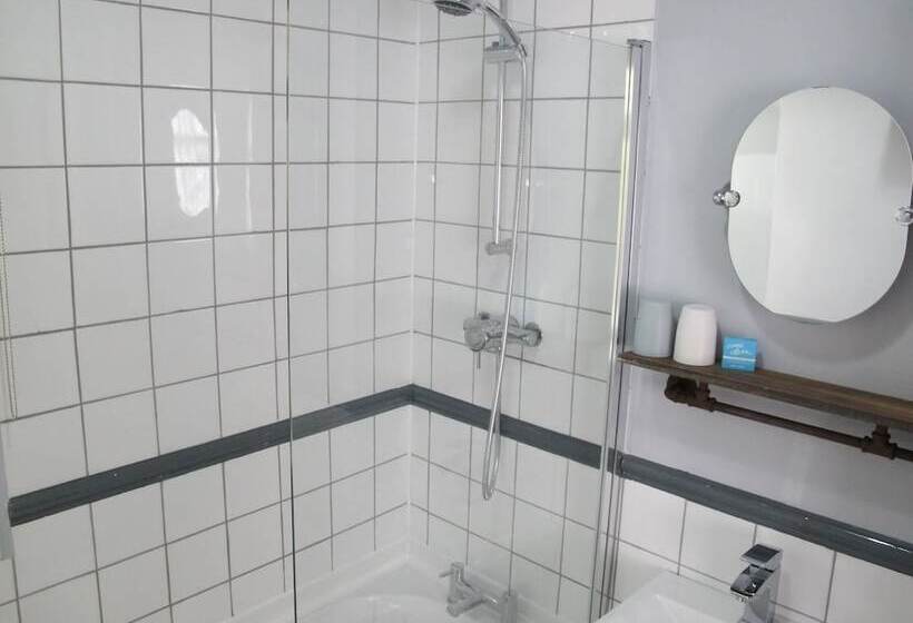 بنسيون Stone S Throw Guesthouse