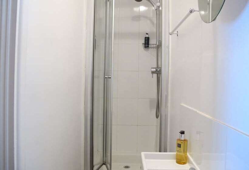 بنسيون Stone S Throw Guesthouse