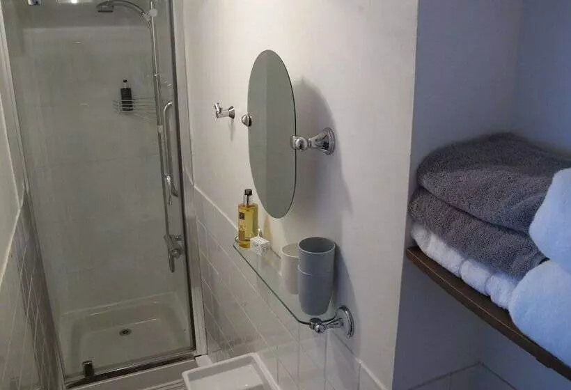 بنسيون Stone S Throw Guesthouse