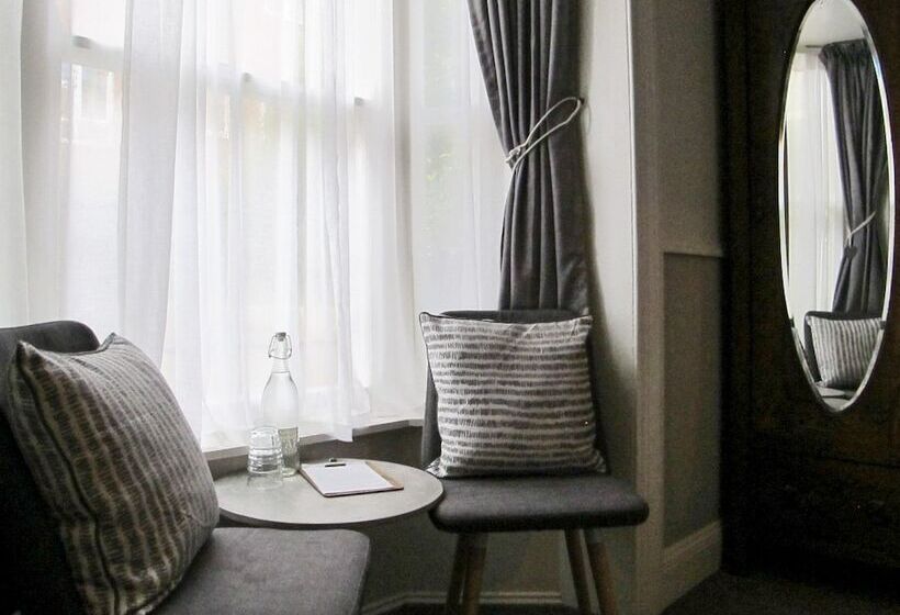 بنسيون Stone S Throw Guesthouse