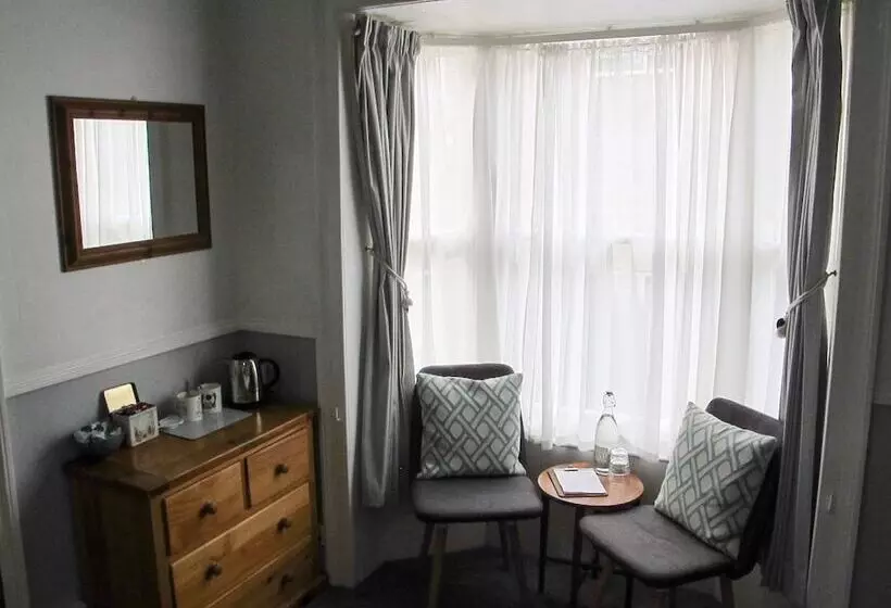 بنسيون Stone S Throw Guesthouse