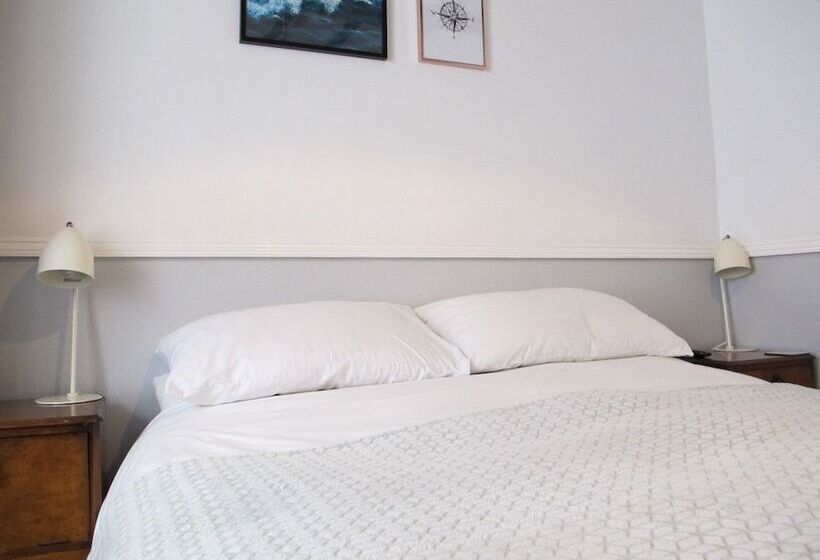 بنسيون Stone S Throw Guesthouse