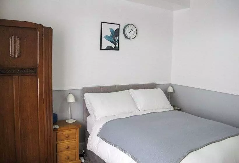 بنسيون Stone S Throw Guesthouse