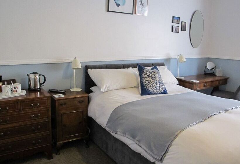 بنسيون Stone S Throw Guesthouse