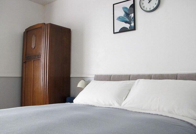 بنسيون Stone S Throw Guesthouse