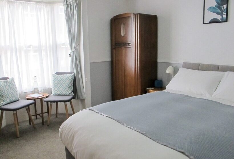 بنسيون Stone S Throw Guesthouse