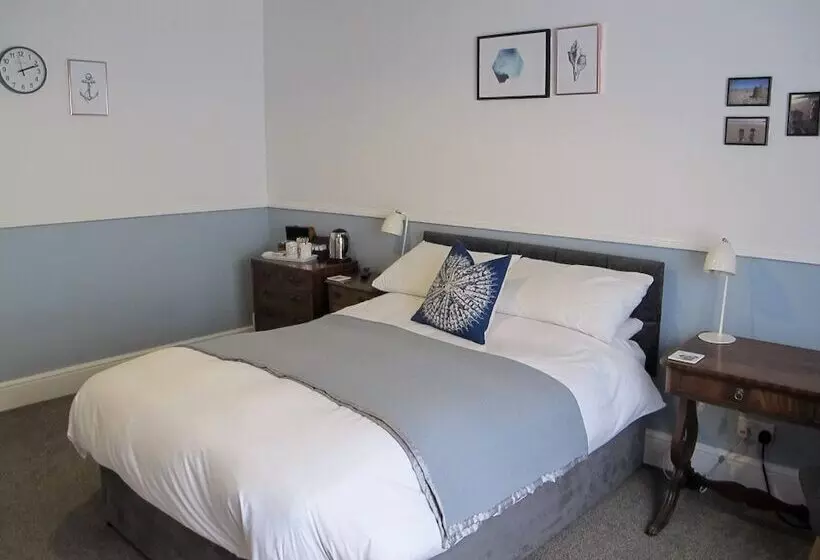 بنسيون Stone S Throw Guesthouse