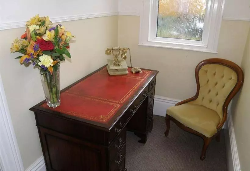 Bed and Breakfast Serendipity Guest House