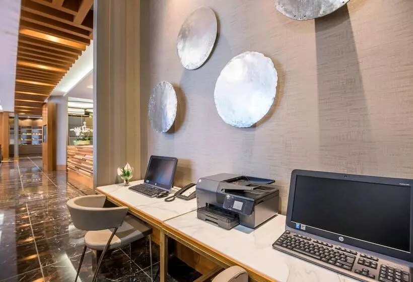 هتل Courtyard By Marriott Bogota Airport