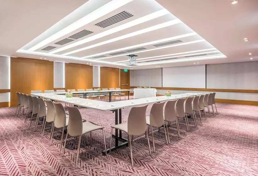 هتل Courtyard By Marriott Bogota Airport