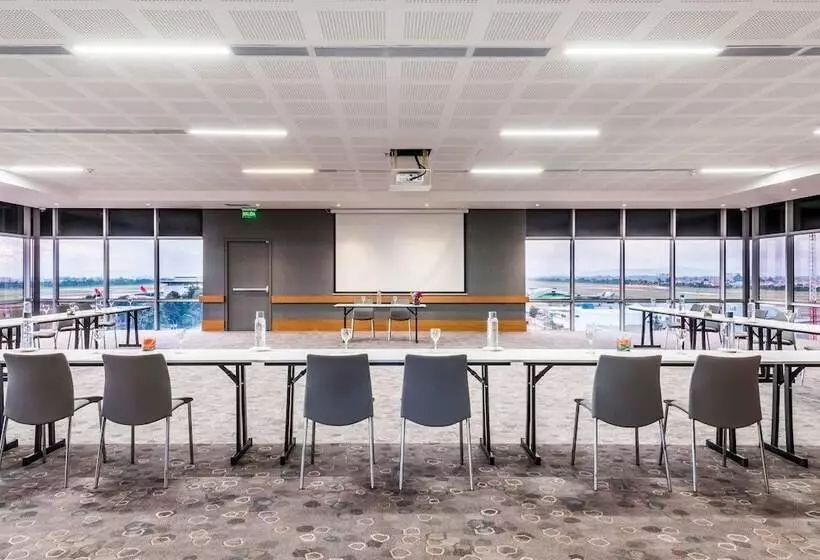 هتل Courtyard By Marriott Bogota Airport